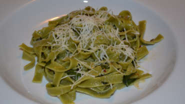 Spinach Fettuccini with Olive Oil & Garlic