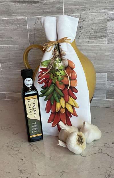 TFO | Chili Peppers Towel plus Garlic-Flavored Olive Oil